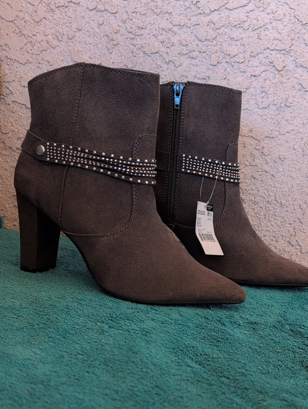NWT Studded Strap Pointed-Toe Ankle Boots Booties  - Gray Wilma Sz 8.5 A/M